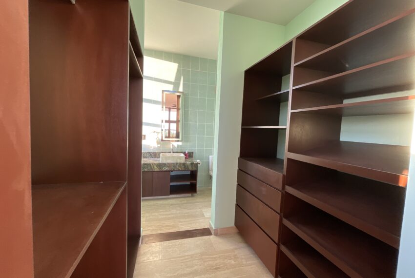 50. CLOSET VESTIDOR RECAMARA SECUNDARIA