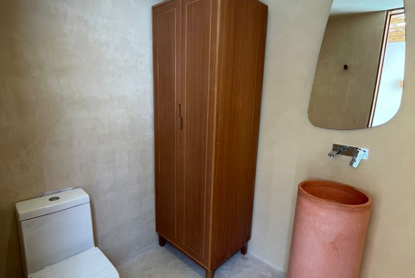 MEDIO BAÑO