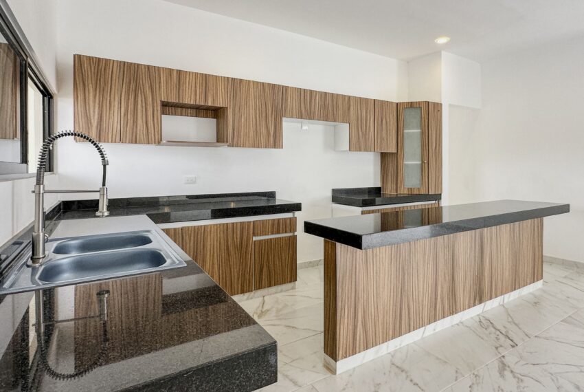 Casa-en-venta-de-4-habitaciones-con-alberca-en-Bosques-de-Conkal-norte-de-Merida (14)