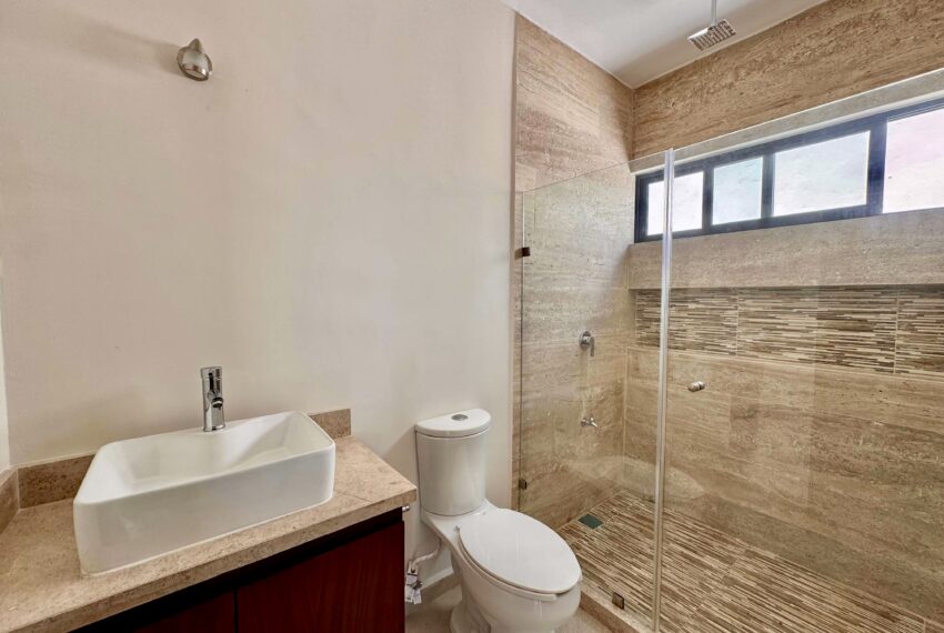 BAÑOS CON LINDOS ACABADOS